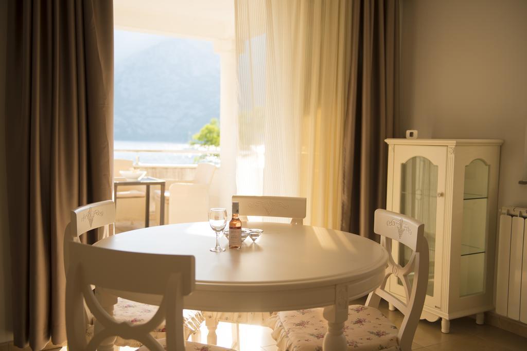 Fashion Beach Apartments Рисан Экстерьер фото