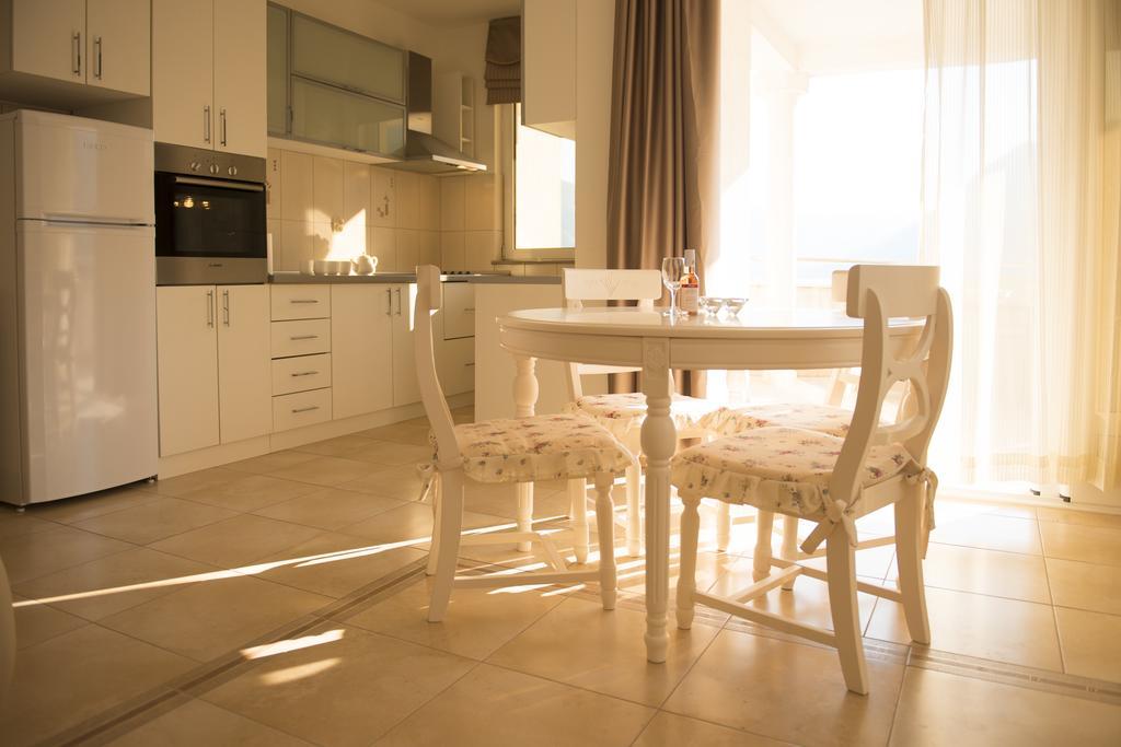 Fashion Beach Apartments Рисан Экстерьер фото