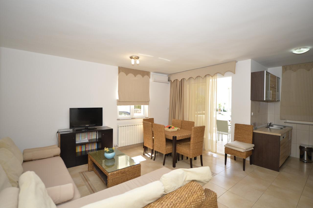 Fashion Beach Apartments Рисан Экстерьер фото