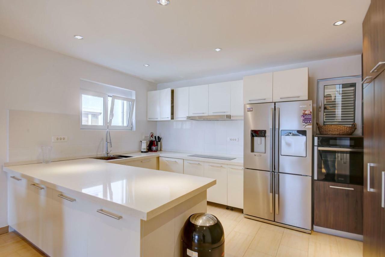 Fashion Beach Apartments Рисан Экстерьер фото